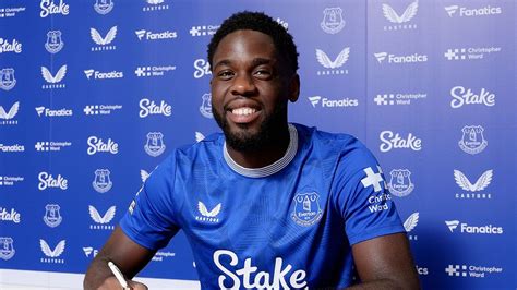 Orel Mangala: Everton sign Lyon midfielder on season.